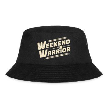 WOCHENEND-KRIEGER - Bucket Hat - Schwarz - Vorne - Lela (165cm)