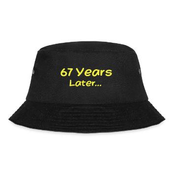 67 Jahre später Lustige Geburtstagsgeschenke, 67. Geburtstag - Bucket Hat - Schwarz - Vorne - Lela (165cm)