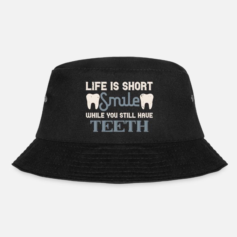 Das Leben ist ein kurzes Lächeln, solange Sie noch Zähne haben - Bucket Hat - Schwarz