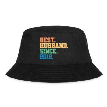 Bester Ehemann seit 2012, Geschenk zum 11-jährigen Jubiläum - Bucket Hat - Schwarz - Vorne - Lela (165cm)