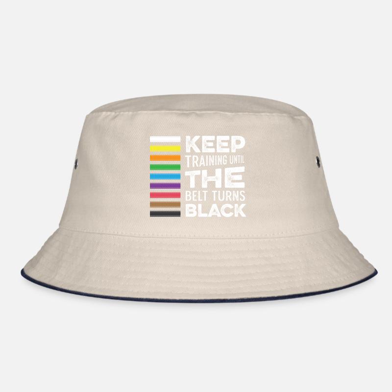 Trainiere weiter Schwarzer Gürtel Gift Bucket Hat