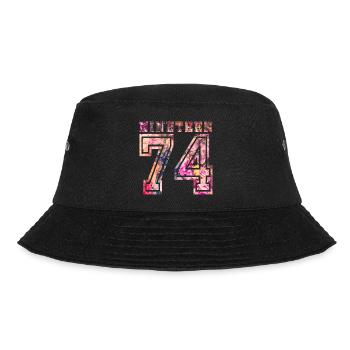 NINETEEN 1974 B - Bucket Hat - Schwarz - Vorne - Lela (165cm)