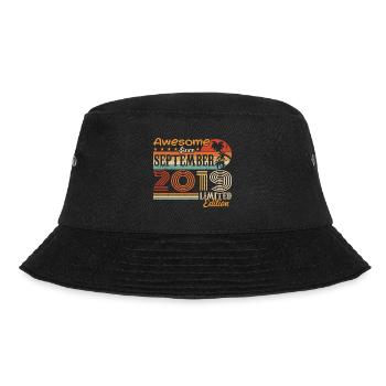 2019 September Vintage Geburtstagsgeschenk 2019 - Bucket Hat - Schwarz - Vorne - Lela (165cm)