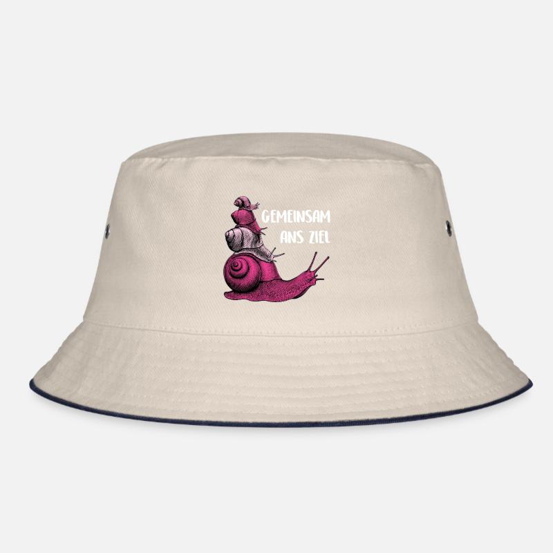 Gemeinsam ans Ziel vier Schnecken übereinander Bucket Hat