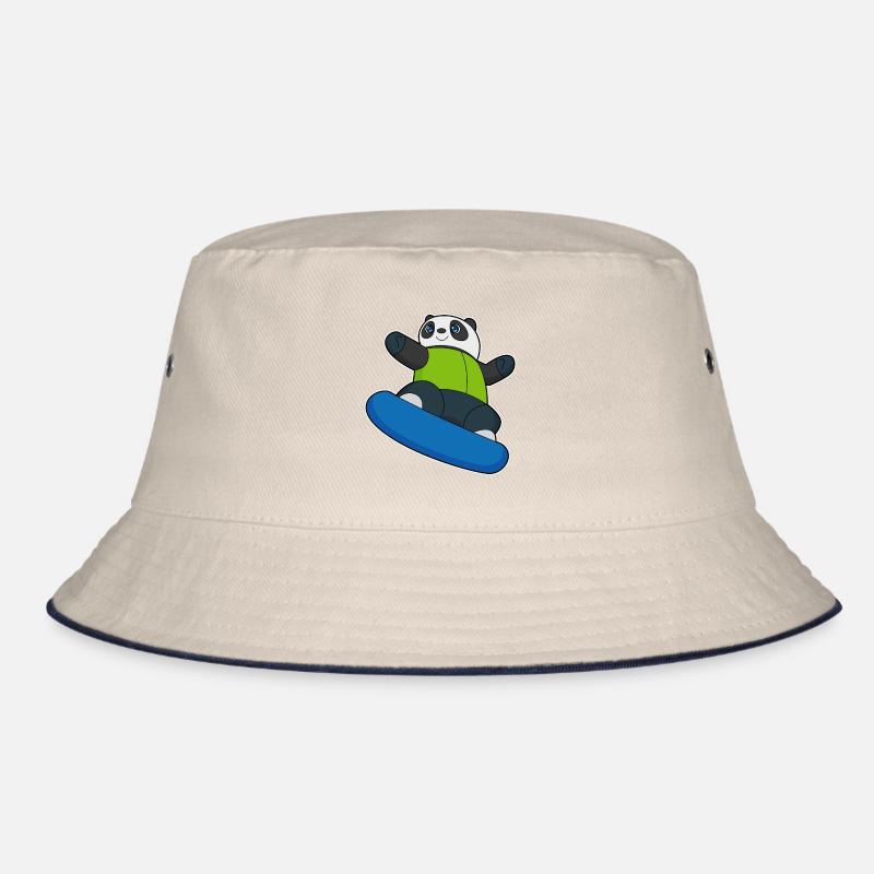 Panda als Snowboarder mit Snowboard Bucket Hat