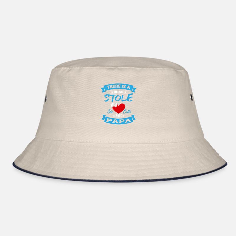 Es gibt ein Mädchen, das mein Herz gestohlen hat, sie nennt mich Bucket Hat