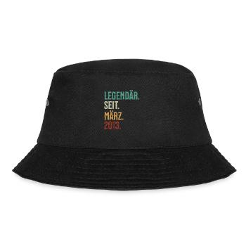 Legendär. Seit. März. 2013. Retro Birthday - Bucket Hat - Schwarz - Vorne - Lela (165cm)