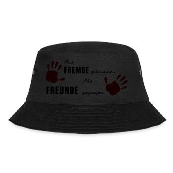 Als Fremde gekommen, als Freunde gegangen - Bucket Hat - Schwarz - Vorne - Lela (165cm)
