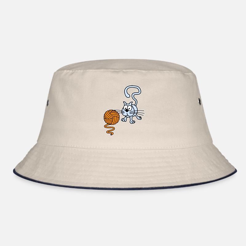 Katze spielt mit einem Ball Bucket Hat