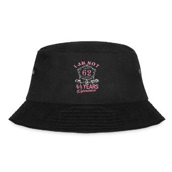 Ich bin nicht 62 Ich bin 18 mit 44 Jahren Erfahrung - Bucket Hat - Schwarz - Vorne - Lela (165cm)
