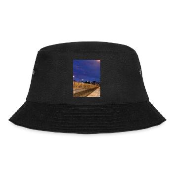 Bahnhof - Bucket Hat - Schwarz - Vorne - Lela (165cm)