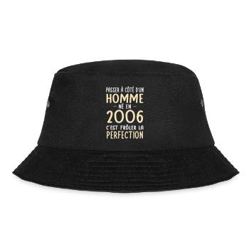Geboren 2006 – Naht der Perfektion näher - Bucket Hat - Schwarz - Vorne - Lela (165cm)