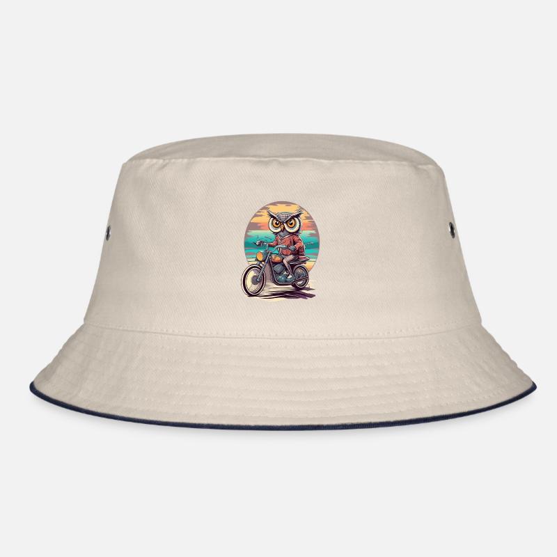 Motorradfahrt bei Sonnenuntergang im Retro-Stil mit einer weisen Eule Bucket Hat