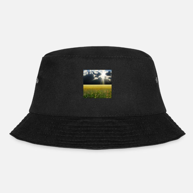 Sonnige Wiese mit flauschigen Wolken - Bucket Hat - Schwarz