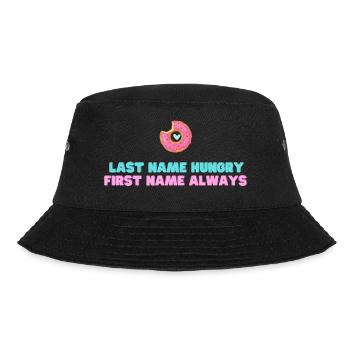 Last Name Hungry First Name Always - Bucket Hat - Schwarz - Vorne - Lela (165cm)