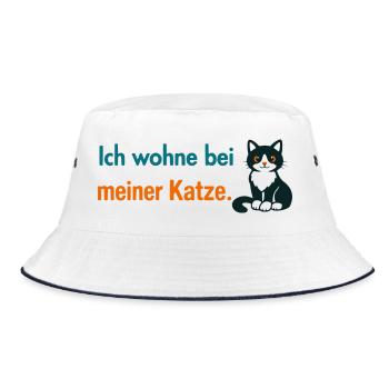 Ich wohne bei meiner Katze – Lustiges Katzenmotiv  - Bucket Hat - Weiß/Navy - Vorne