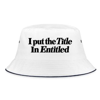 Ich habe den Titel in "Berechtigt" eingetragen - Bucket Hat - Weiß/Navy - Vorne