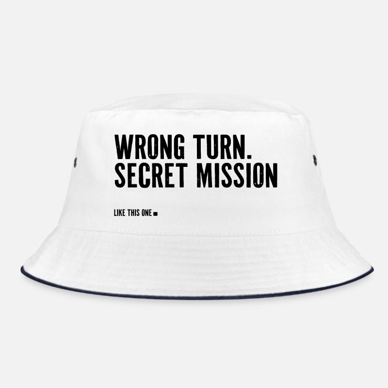 wrong turn. secret mission. - Bucket Hat - Weiß/Navy
