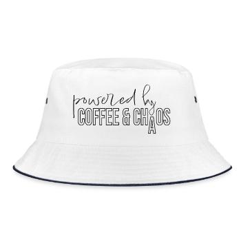 powered by coffee and chaos Kaffeejunkie Spruch - Bucket Hat - Weiß/Navy - Vorne