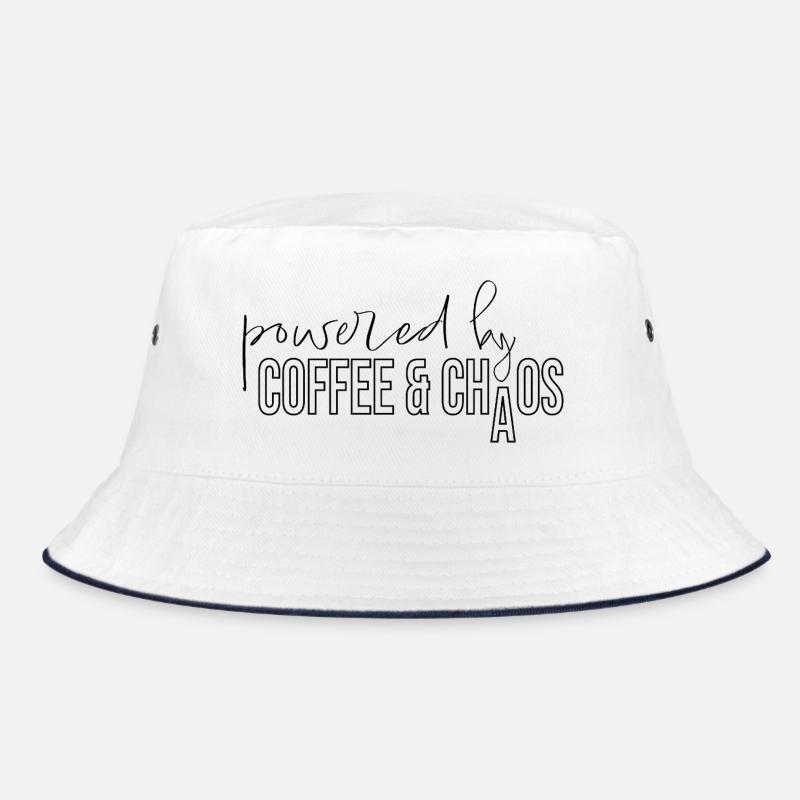 powered by coffee and chaos Kaffeejunkie Spruch - Bucket Hat - Weiß/Navy