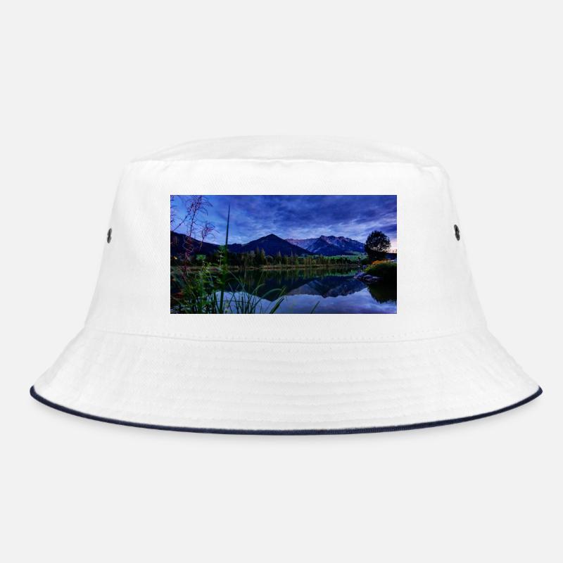 Nachtblick am Bergsee Blau Bucket Hat
