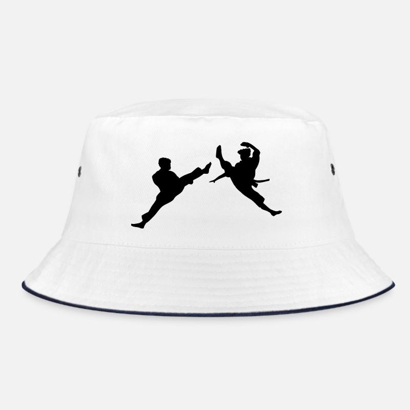 Coup de pied de karaté de vol ou coup de pied de teakwondo Bob