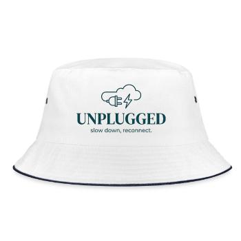 Minimalistisches Unplugged Zitat: Verlangsamen und Wiederverbinden - Bucket Hat - Weiß/Navy - Vorne