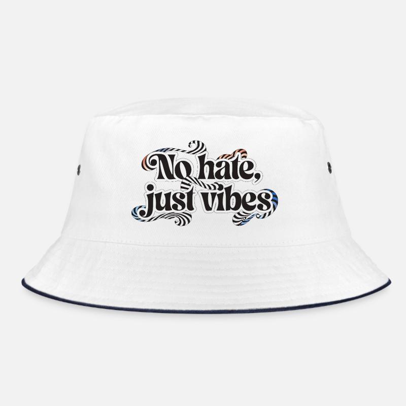 L’inscription « No hate, just vibes » dans un bauc Bob