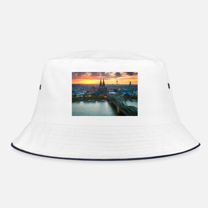 Cologne Cathedral in the evening light Bucket Hat