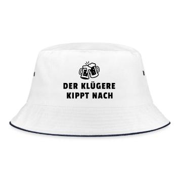 Der Klügere kippt nach – Bier Party Shirt - Bucket Hat - Weiß/Navy - Vorne