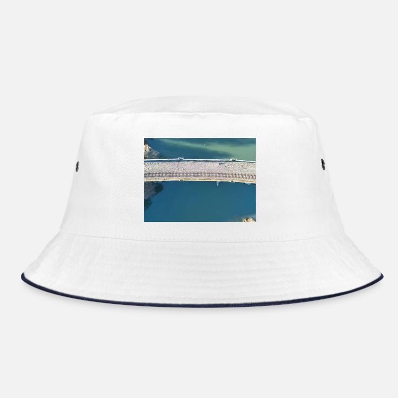 Brückenblick über ruhigen Fluss Viadukt Herdecke Bucket Hat