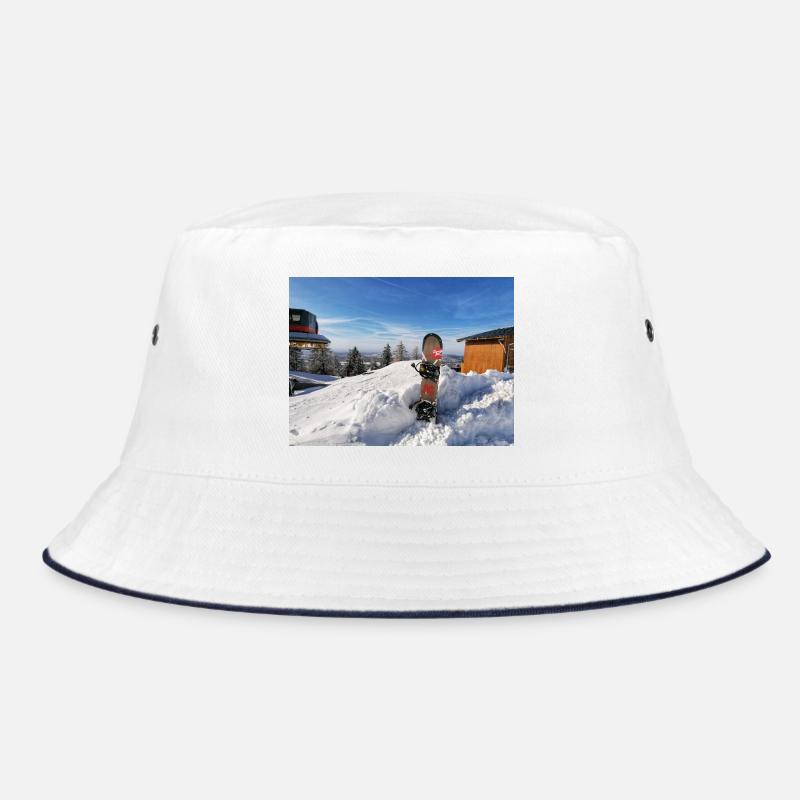 Snowboarding on a sunny slope - Bucket Hat - white/navy