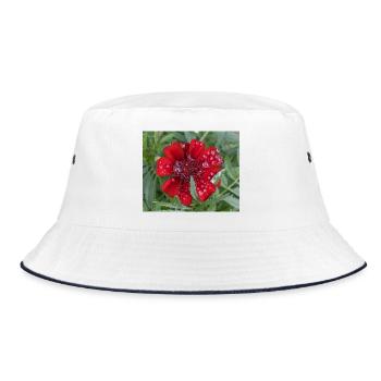 Rote Kleinblattblüte, bedeckt mit Wassertropfen, - Bucket Hat - Weiß/Navy - Vorne