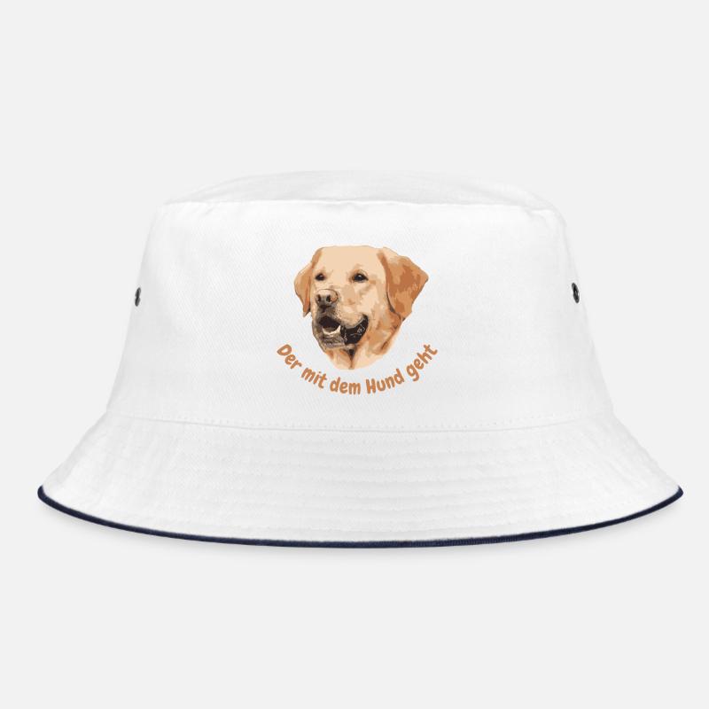 Labrador. Der mit dem Hund geht Bucket Hat