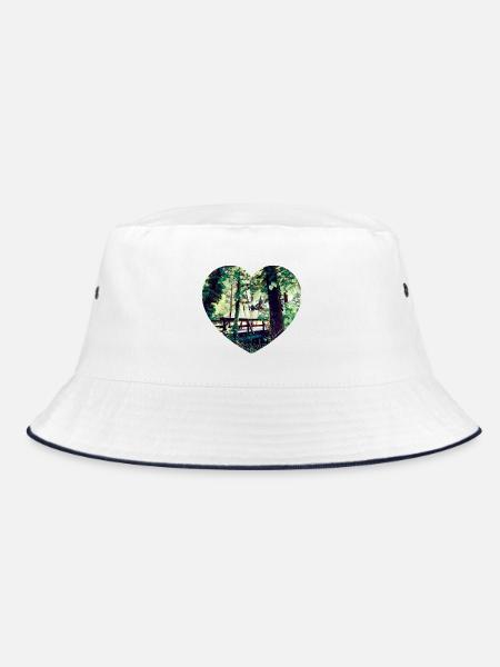 Herzmotiv Brücke im Frühgrün - Bucket Hat - Weiß/Navy