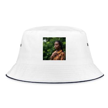 Afrikanisches Porträt in buntem Schmuck - Bucket Hat - Weiß/Navy - Vorne