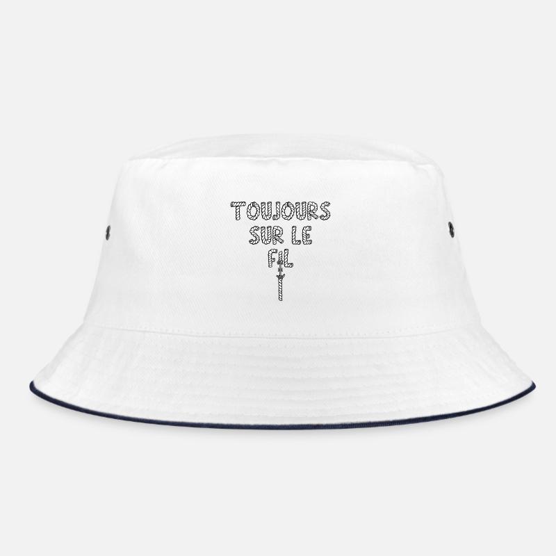 IMMER AM RANDE! (Gefahr, Risiko) Bucket Hat