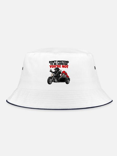 Schwarzes Schaf auf einem Motorrad und Wolf - Bucket Hat - Weiß/Navy