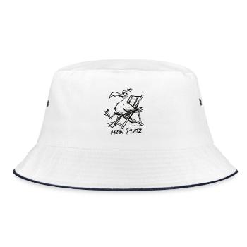 Pelikan am Strandstuhl – Mein Platz - Bucket Hat - Weiß/Navy - Vorne