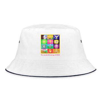 JahresEnergie-Bild 2025 - Sonja Ariel von Staden - Bucket Hat - Weiß/Navy - Vorne