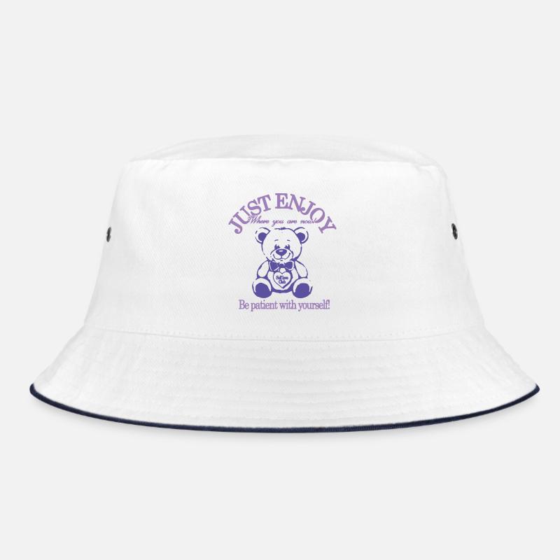 Just Enjoy – Beruhigender Teddybär - Bucket Hat - Weiß/Navy