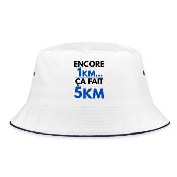 Weitere 1 km sind 5 km humorvolles Laufen - Bucket Hat - Weiß/Navy - Vorne