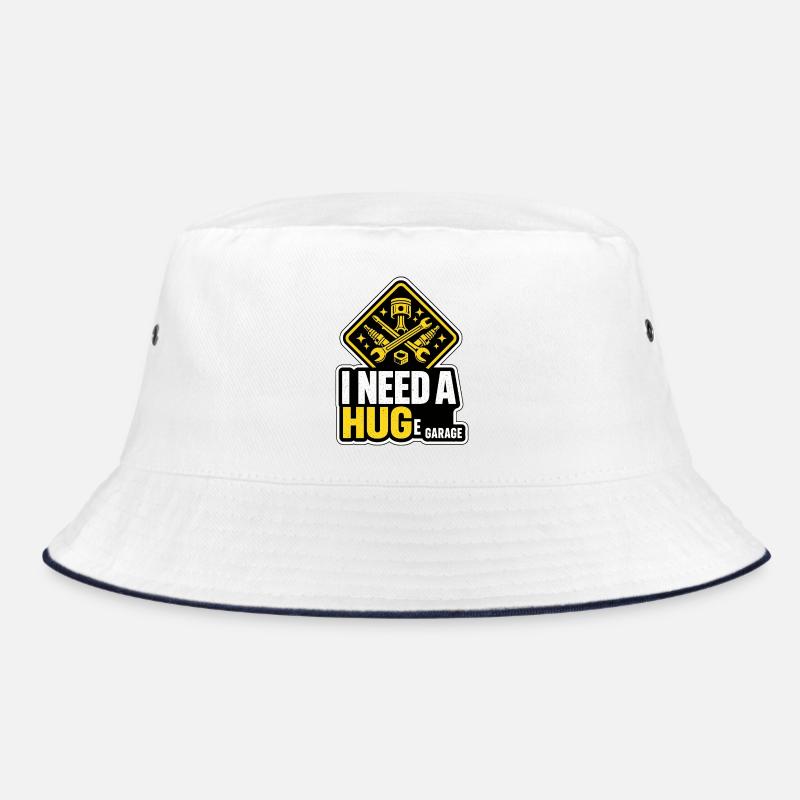 Need A Hug Huge Garage - Lustiger Schrauber Spruch Bucket Hat
