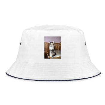 Calico Katzenporträt im Holzambiente - Bucket Hat - Weiß/Navy - Vorne