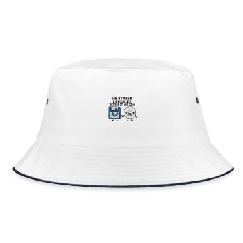 Kawaii Oldschool Tech – Diskette & CD Cartoon - Bucket Hat - Weiß/Navy - Vorne