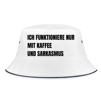 ICH_FUNKTIONIERE_NUR_MIT_KAFFEE_UND_SARKASMUS - Bucket Hat - Weiß/Navy - Vorne