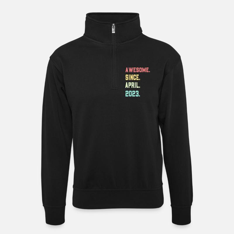 Großartig seit April 2023 - Unisex Pullover mit Zip-Kragen - Schwarz