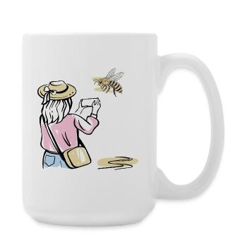 Girl photographing bee - Large Mug 440 ml - white - Right