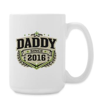 Papa seit 2016 – Proud Dad Design - Große Tasse 440 ml - Weiß - Rechts