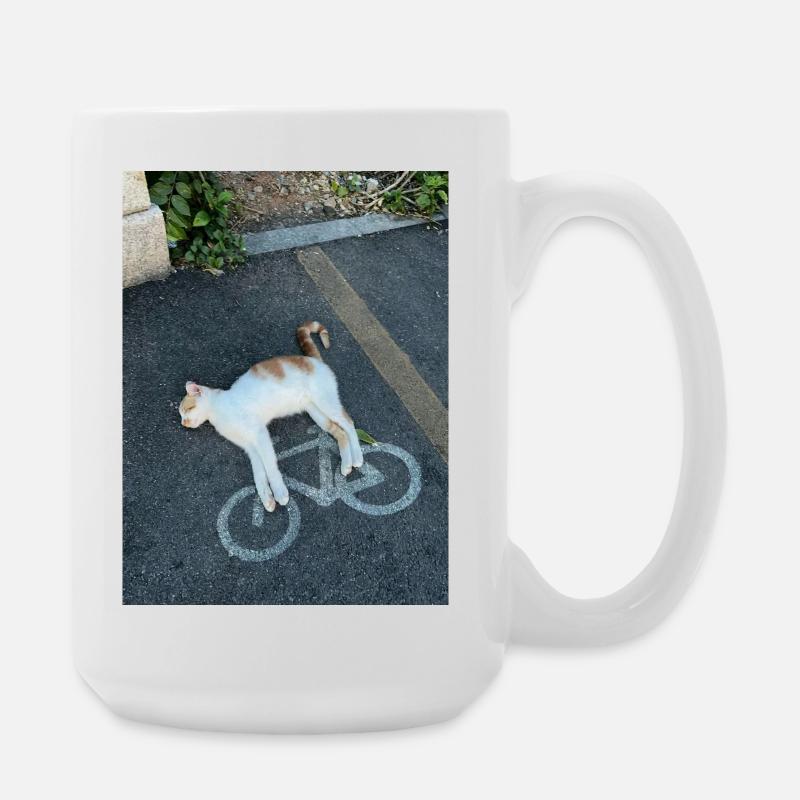 Katze auf dem Radweg - Große Tasse 440 ml - Weiß